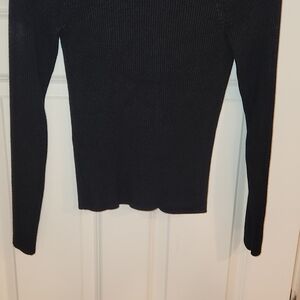 BLACK LONG SLEEVE SWEATER